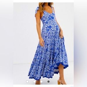 FREE PEOPLE KIKI DRESS I blue and white with ties at shoulders. Size M